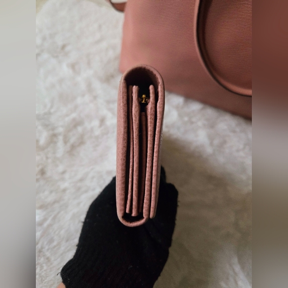 Gucci Dollar Swing Continental Wallet - Picture 6 of 15